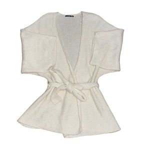 Daisy Fuentes cream quarter sleeve cardigan